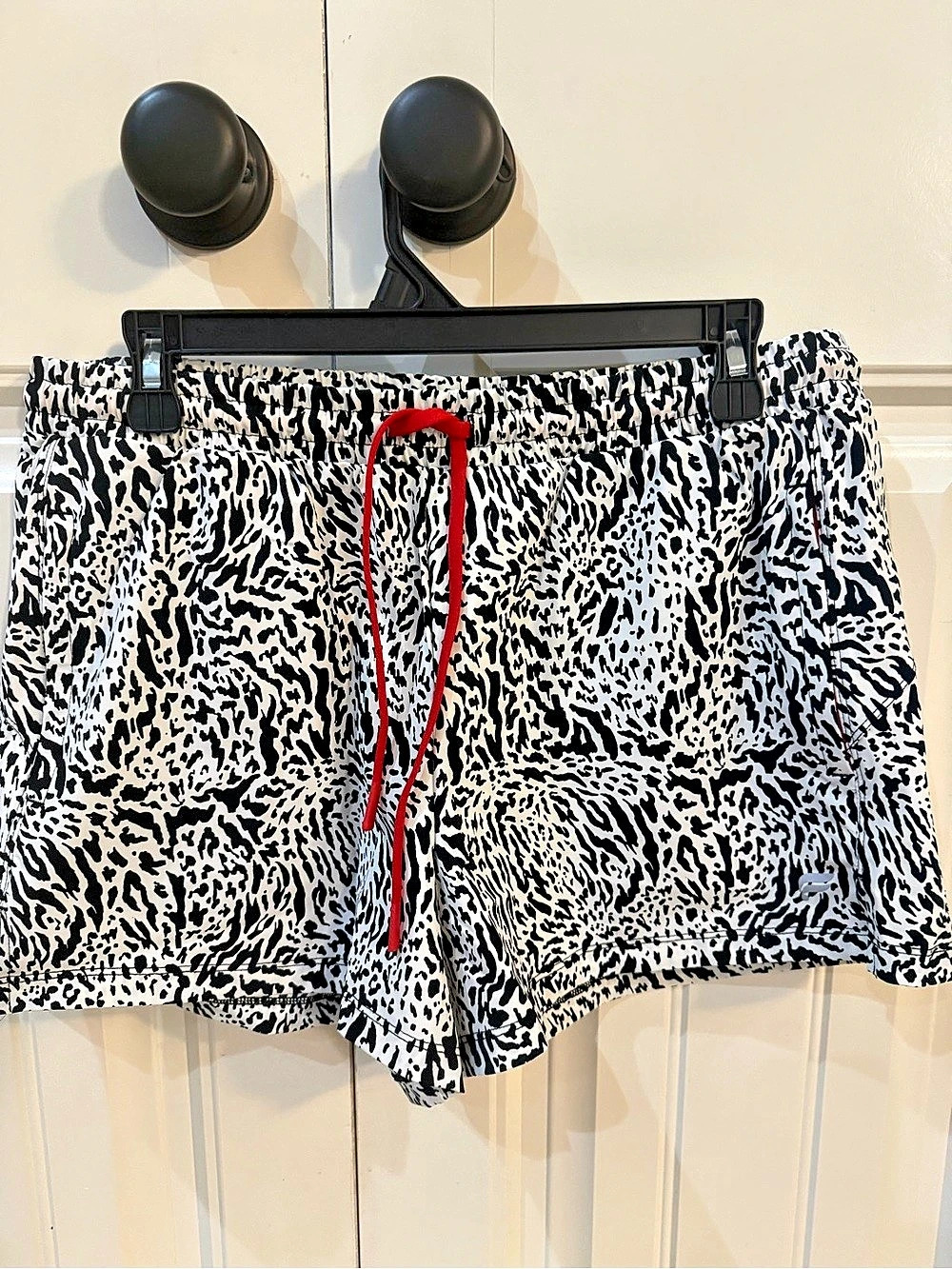 Fabletics Animal Print Athletic Shorts in Black & White Size Medium Nโ